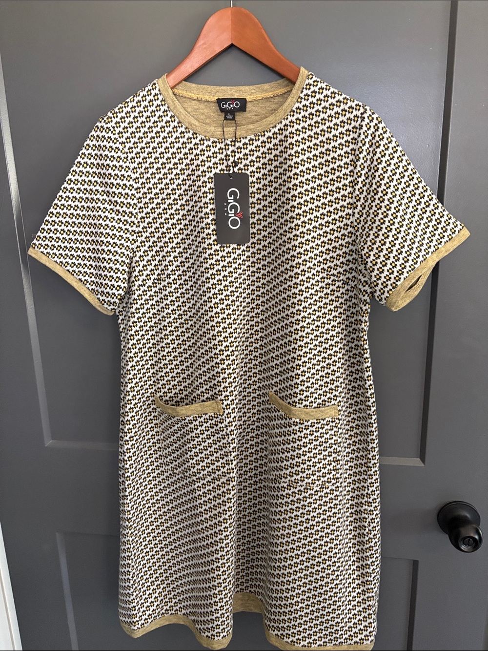 Gigio USA Cream and Gold Short Sleeve Knit Pocket Dress - Picture 4 of 4